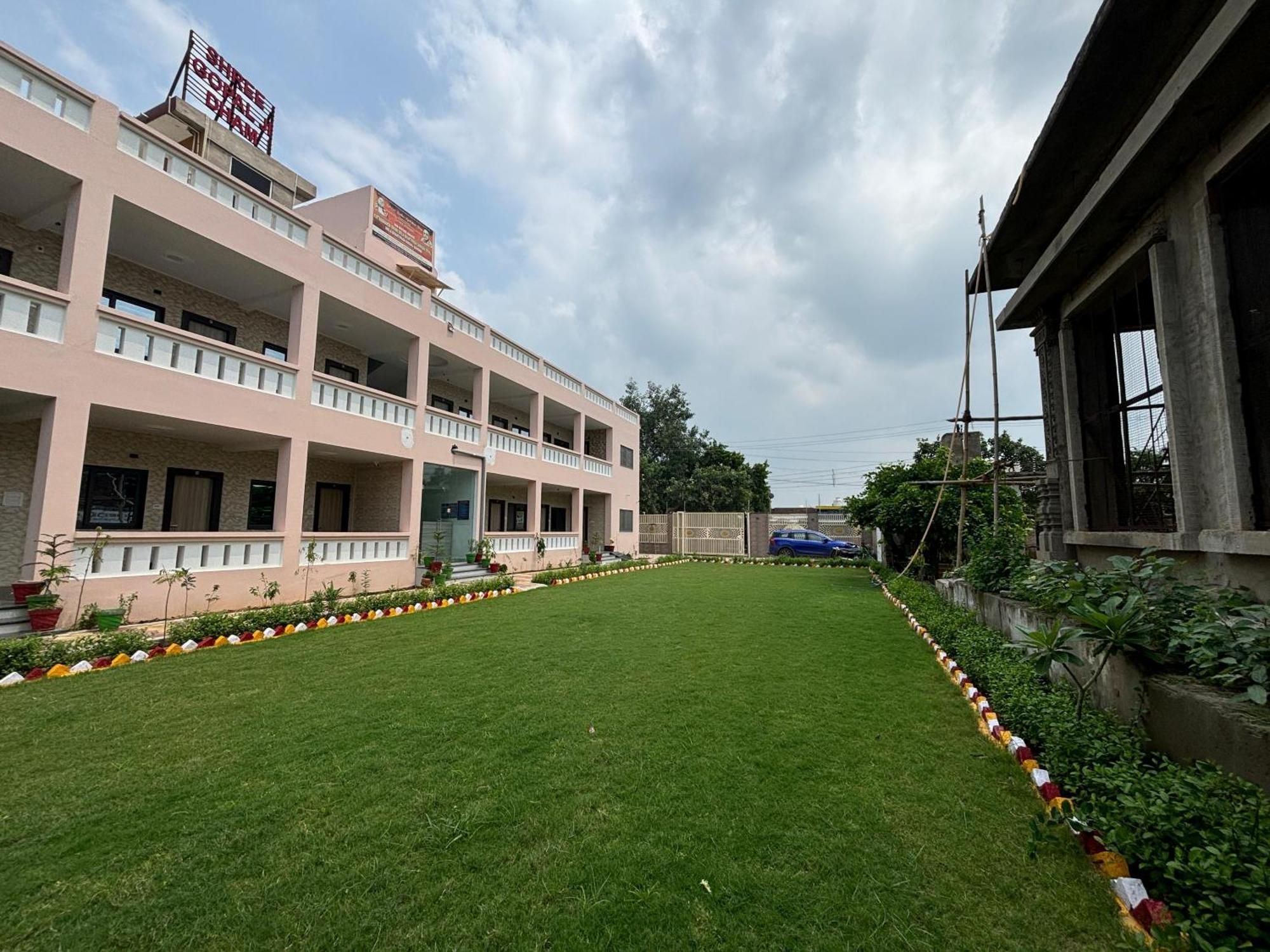 Hotel Srila Bhaktipad Nikunj Ashram